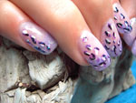 Acrylnägel mit lila glitzerndem French und Leopardenmuster als Nailart