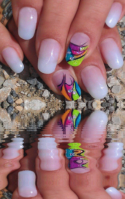 Lange  Fingernägel - Kunstsnägel - schöne Fingernägel mit Neonfarben