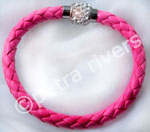 Neon-Pink, Kunstleder-Armband, rundgeflochten, 6 mm mit Magnetverschluss mit Strasssteinen